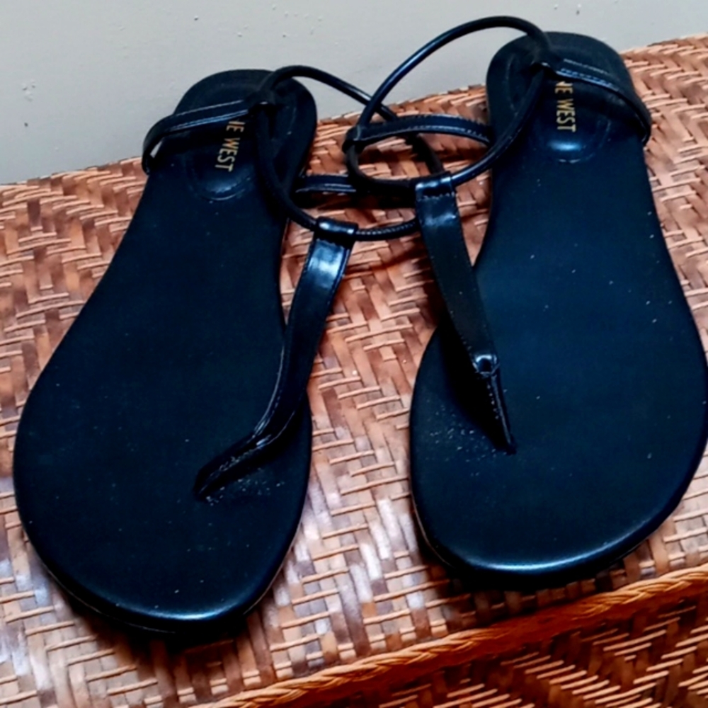 New Nine West Thong Sandals  Black Sz 11